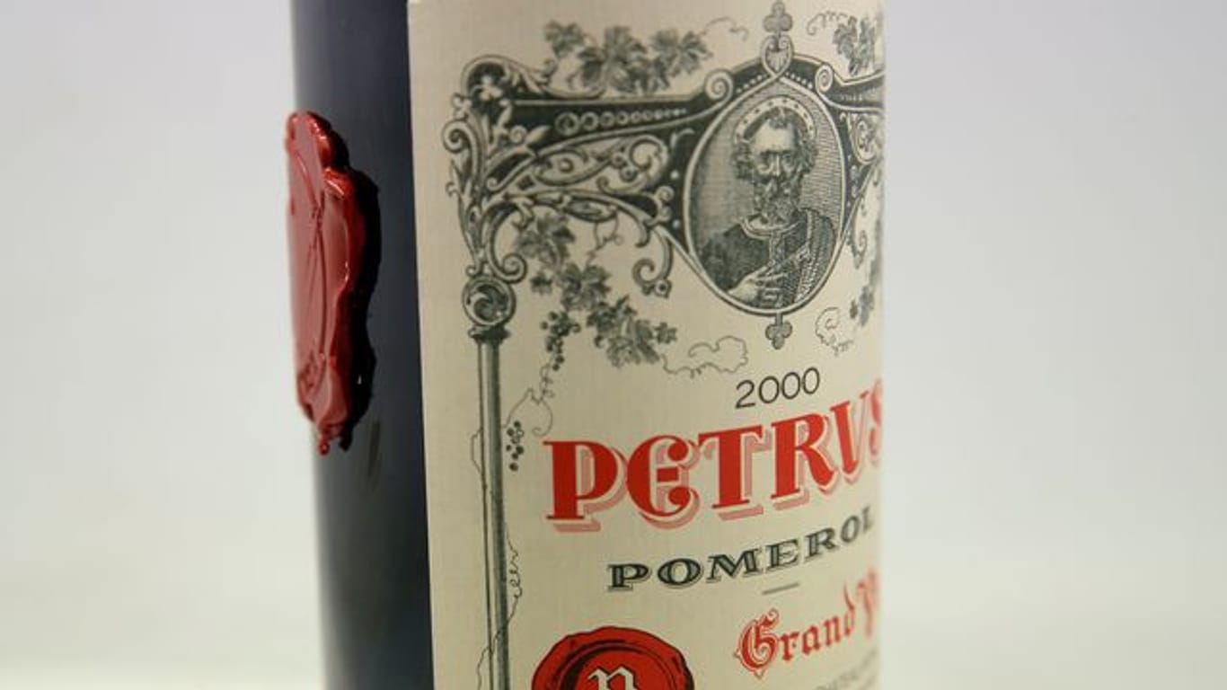 Die Flasche Petrus-Rotwein reifte über ein Jahr lang auf der Internationalen Raumstation.