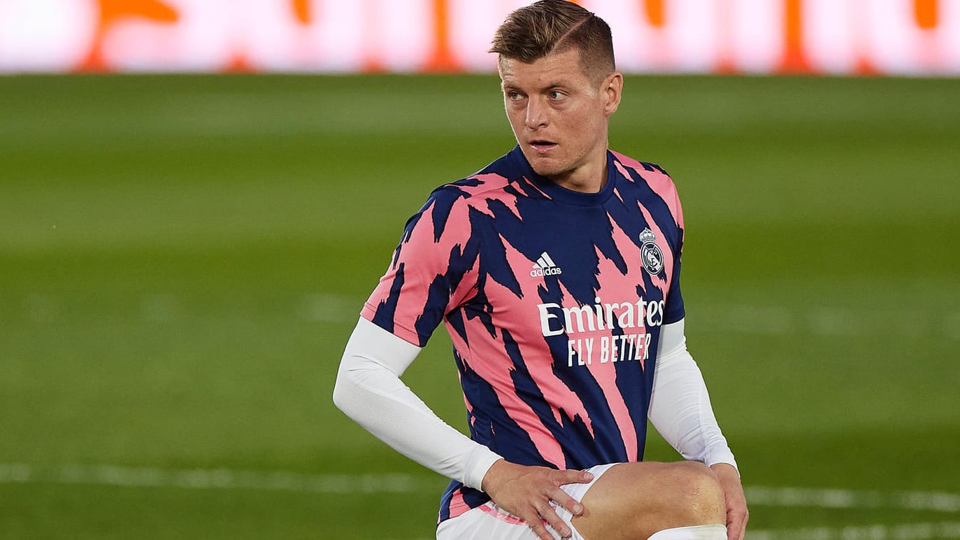 Toni Kroos: Der Spieler von Real Madrid und sein Bruder Felix sehen das Quarantäne-Trainingslager kritisch. Toni Kroos: Der Spieler von Real Madrid und sein Bruder Felix sehen das Quarantäne-Trainingslager kritisch.