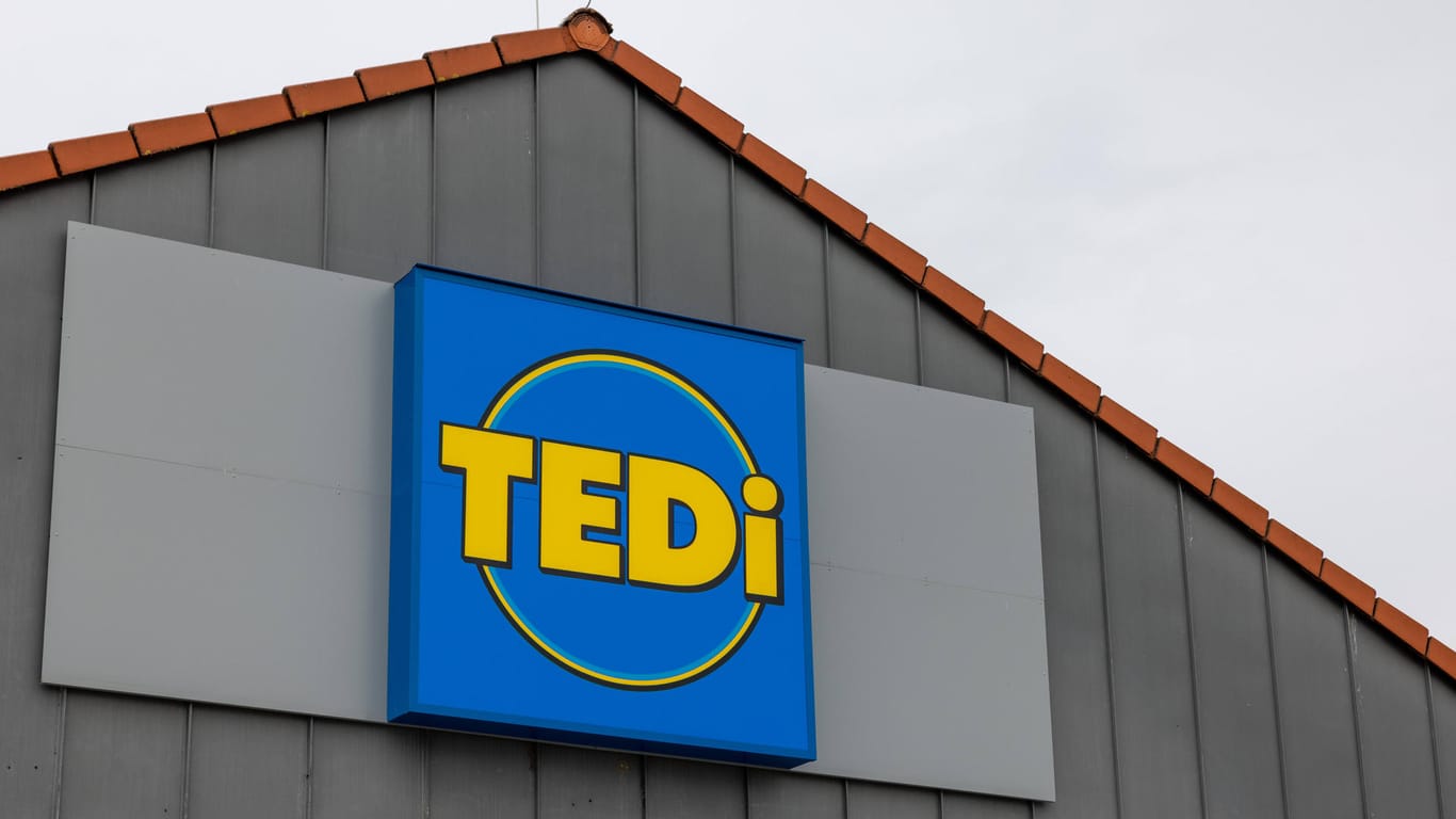 Tedi-Filiale in Düsseldorf: Die Unternehmenskette ließ seine Türen trotz hoher Inzidenz und Notbremse geöffnet.