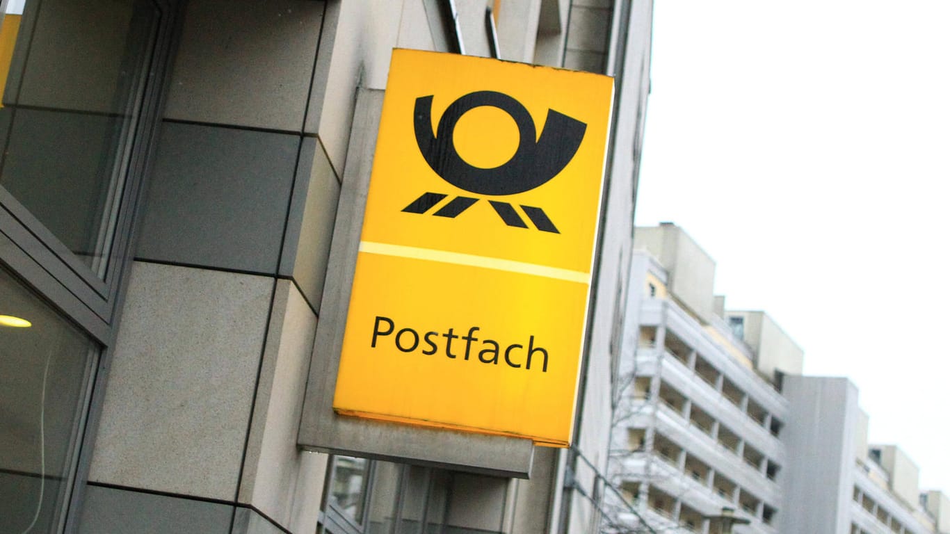 Deutsche-Post-Logo (Symbolbild): Der Konzern schraubt seine Prognosen nach heftigen Gewinnen nach oben.