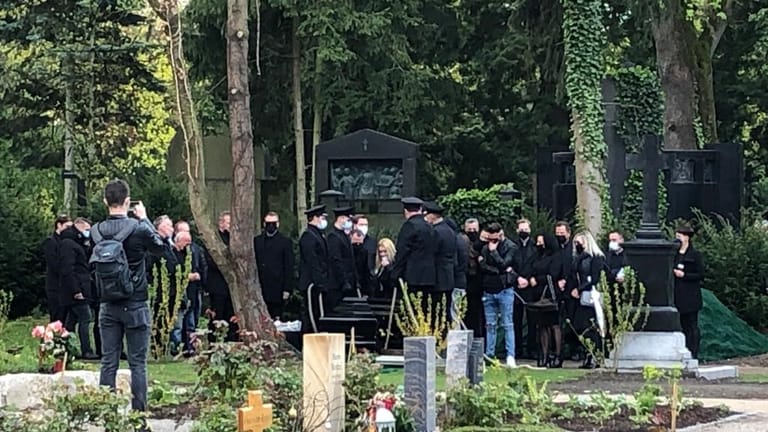 Willi Herren wurde im engen Familienkreis beigesetzt: Der Schauspieler findet nun auf dem Kölner Melatenfriedhof seine letzte Ruhe.