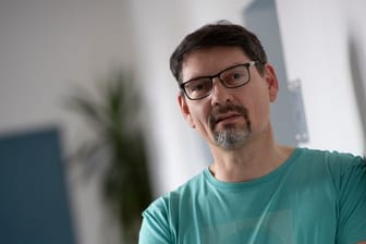 Patrick Larscheid: Der Amtsarzt im Berliner Bezirk Reinickendorf kritisiert die Pläne der mobilen Impfzentren in Berlins Brennpunkten.