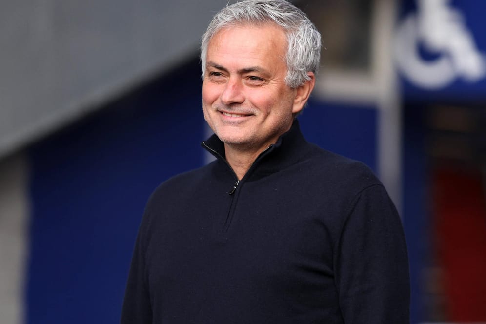 José Mourinho: Der Ex-Trainer von Tottenham wird neuer Coach bei der AS Rom und musste sich nun Spott von einer Fluggesellschaft gefallen lassen.
