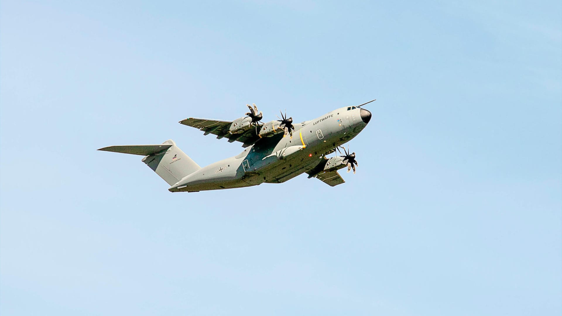 Bundeswehr Transportflugzeug Airbus A400M: Indien benötigt dringend Hilfe im Kampf gegen die Corona-Pandemie. Bundeswehr Transportflugzeug Airbus A400M: Indien benötigt dringend Hilfe im Kampf gegen die Corona-Pandemie.