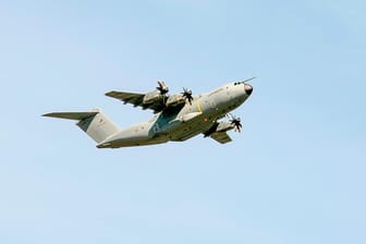 Bundeswehr Transportflugzeug Airbus A400M: Indien benötigt dringend Hilfe im Kampf gegen die Corona-Pandemie.