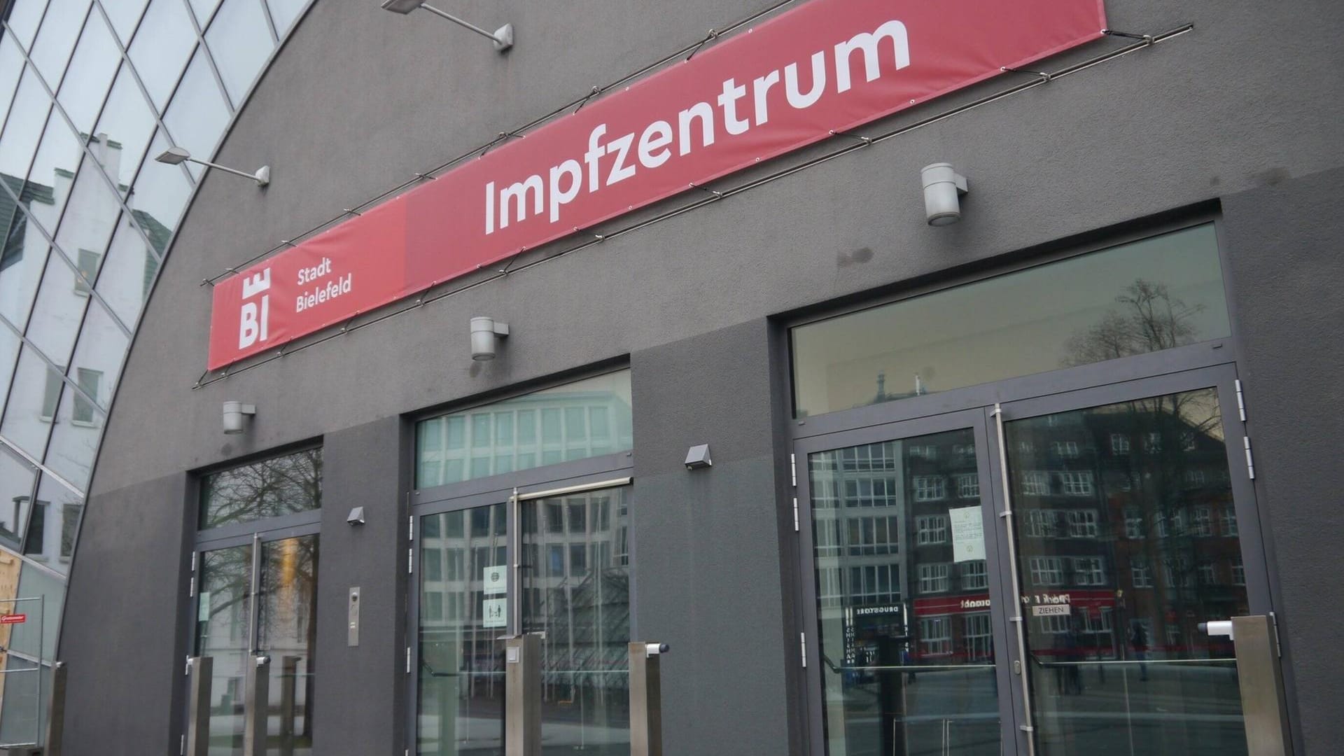 Das Impfzentrum in Bielefeld (Archivbild): Eine Panne führte hier zu einem Polizeieinsatz.