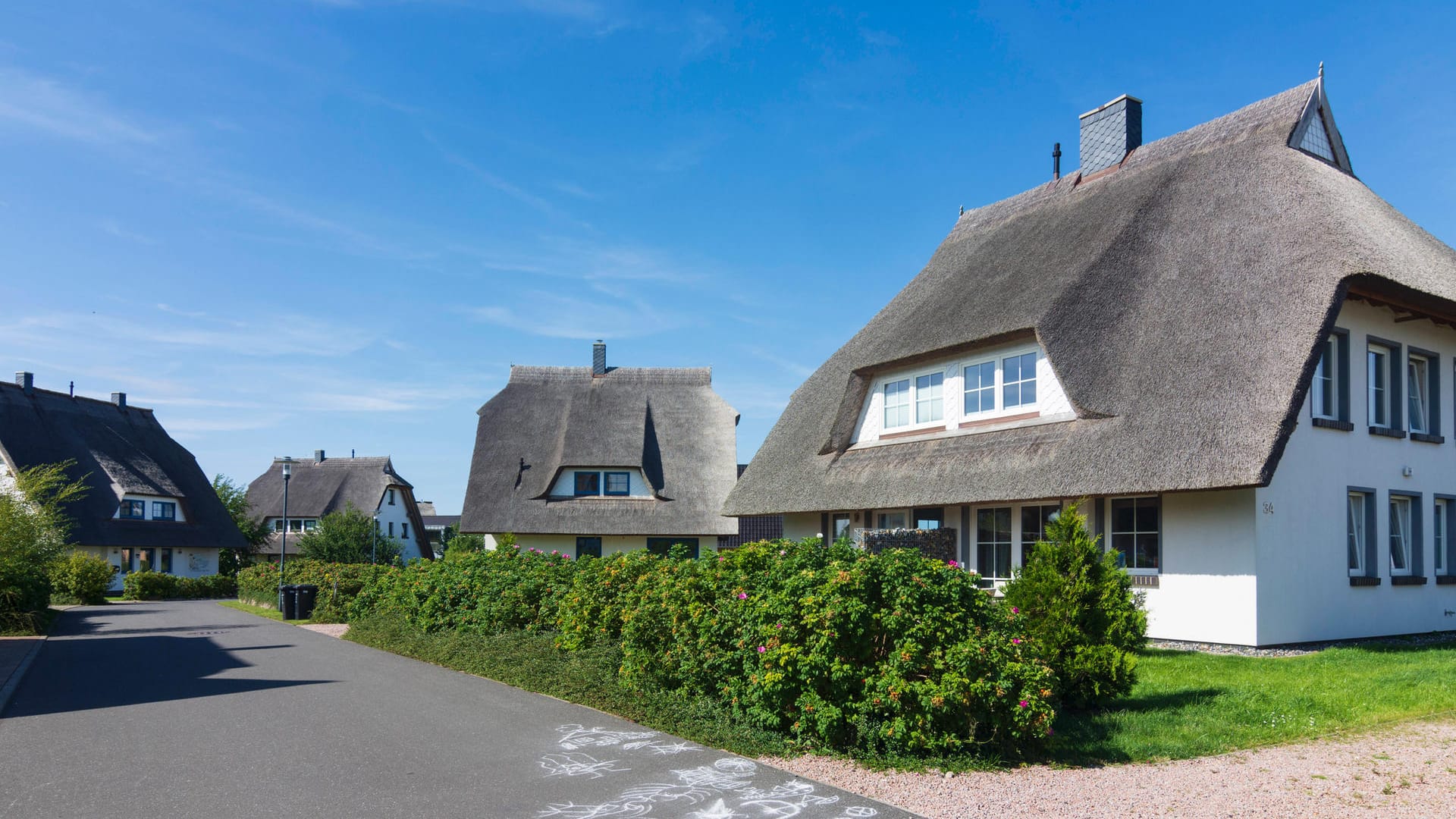 Ferienhaus: Für viele Besitzer sind die Einnahmen aus der Vermietung von Ferienimmobilien existenziell. (Symbolbild)