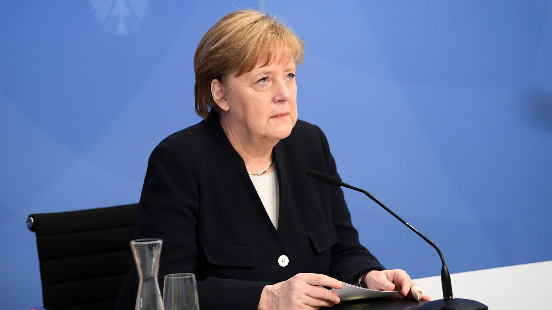 Kanzlerin Angela Merkel hält die niederländische "Freiheitsrede": "Es darf keinen Schlussstrich geben", sagte sie in der online übertragenen Ansprache.. Kanzlerin Angela Merkel hält die niederländische "Freiheitsrede": "Es darf keinen Schlussstrich geben", sagte sie in der online übertragenen Ansprache..