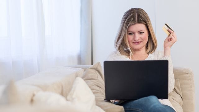 Wer online bestellen will, sollte einen Blick ins Impressum werfen. Wer online bestellen will, sollte einen Blick ins Impressum werfen.
