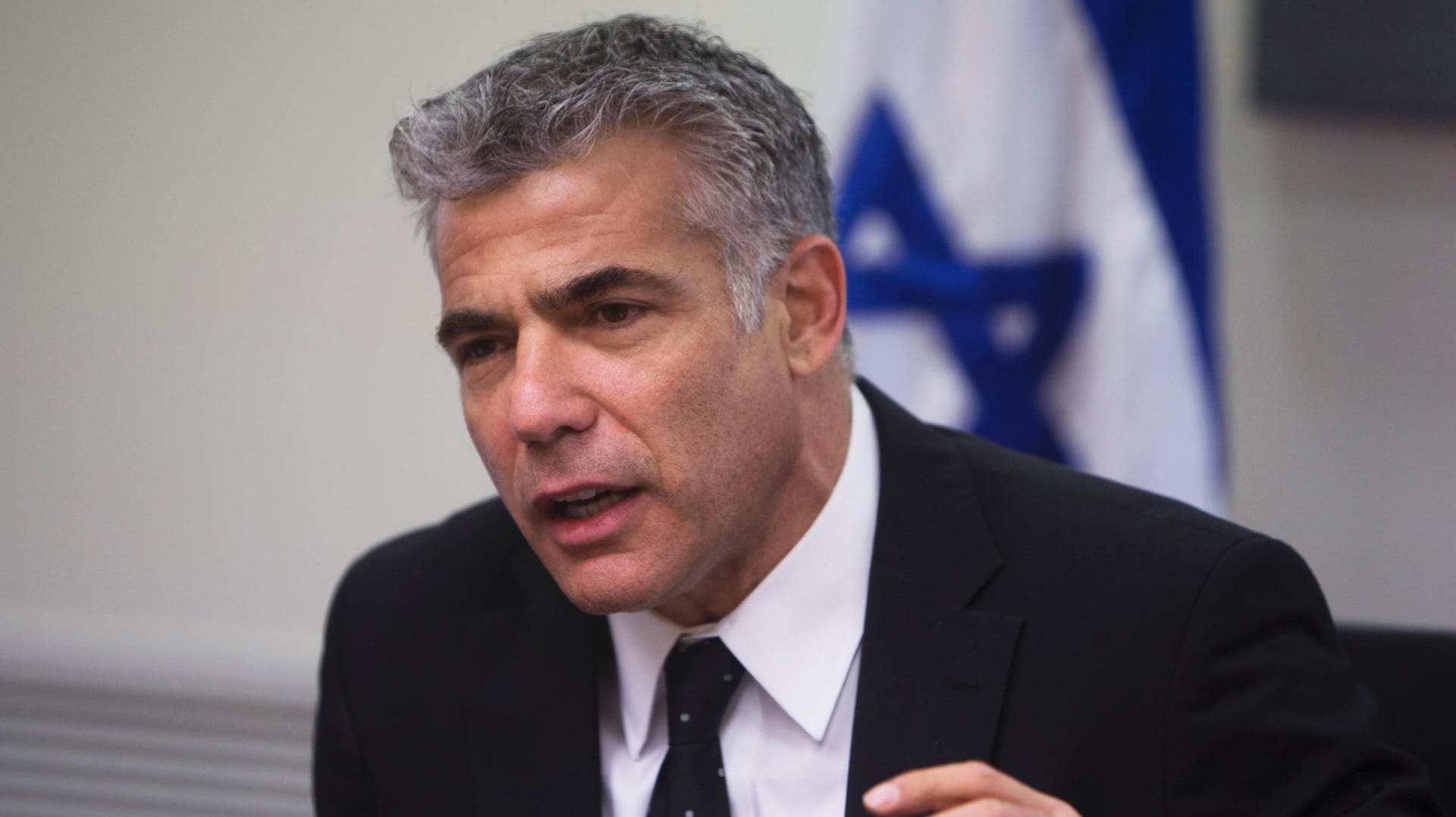 Israels Oppoisitionsführer Jair Lapid: Vor seiner Karriere als Politiker arbeitete der 57-Jährige als Fernsehmoderator. Israels Oppoisitionsführer Jair Lapid: Vor seiner Karriere als Politiker arbeitete der 57-Jährige als Fernsehmoderator.