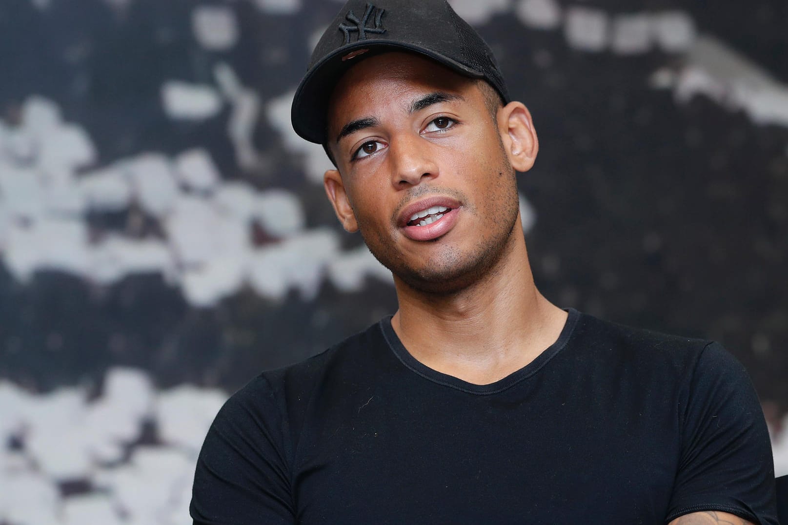 Dennis Aogo: Der Ex-Nationalspieler und Sky-Experte nahm die Entschuldigung Jens Lehmanns an.