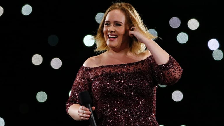 Adele bei einem Auftritt 2017: Seitdem hat die Sängerin viel Gewicht verloren.