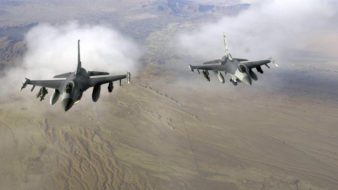 F16 Kampfjets in Afghanistan (Symbolfoto): Die USA untesrtützen einen Angriff auf die Taliban.