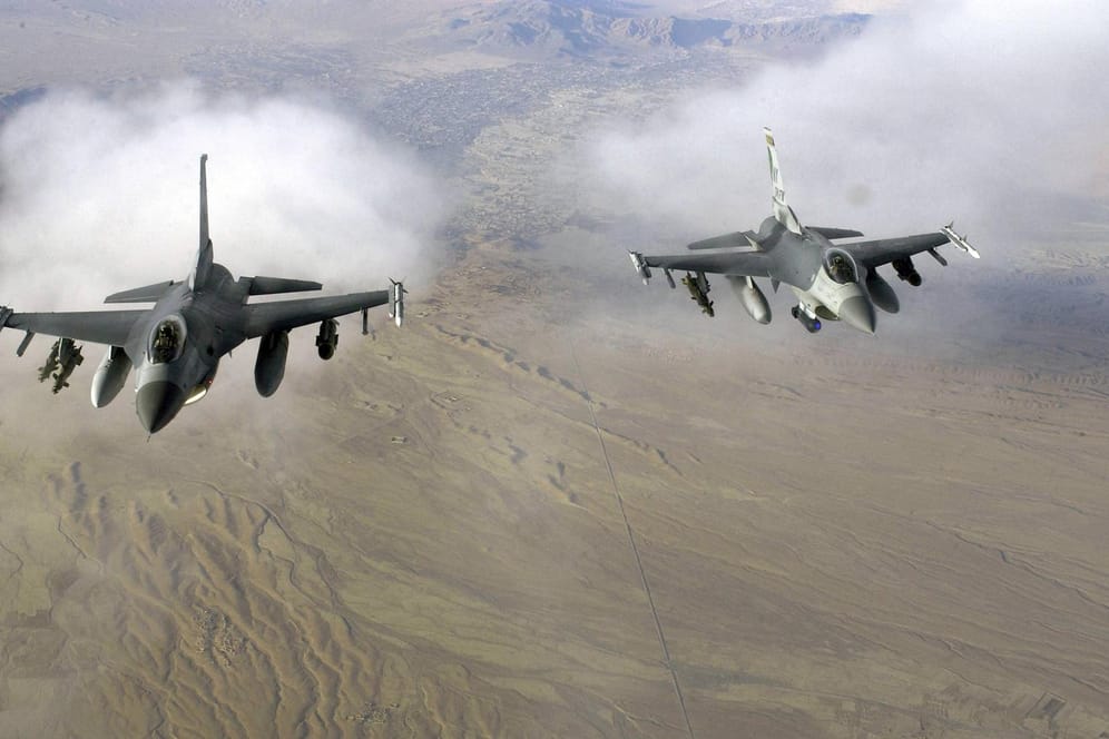 F16 Kampfjets in Afghanistan (Symbolfoto): Die USA untesrtützen einen Angriff auf die Taliban.