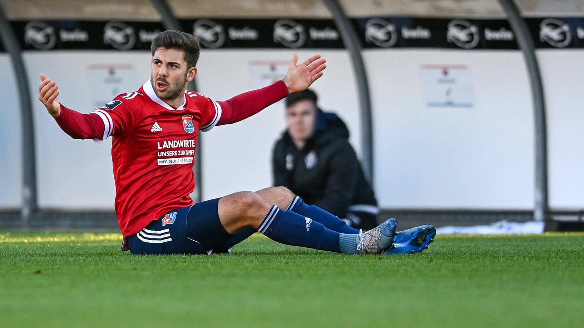 Am Boden: Moritz Heinrich steigt mit der SpVgg Unterhaching in der Regionalliga ab.