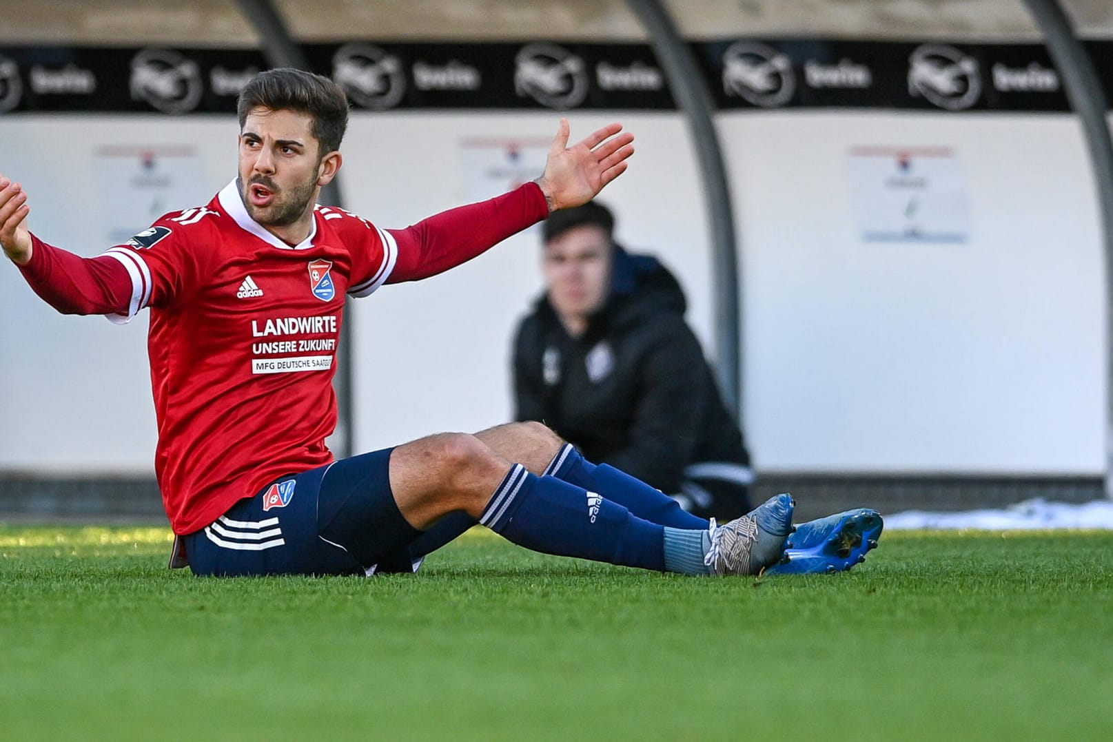 Am Boden: Moritz Heinrich steigt mit der SpVgg Unterhaching in der Regionalliga ab.