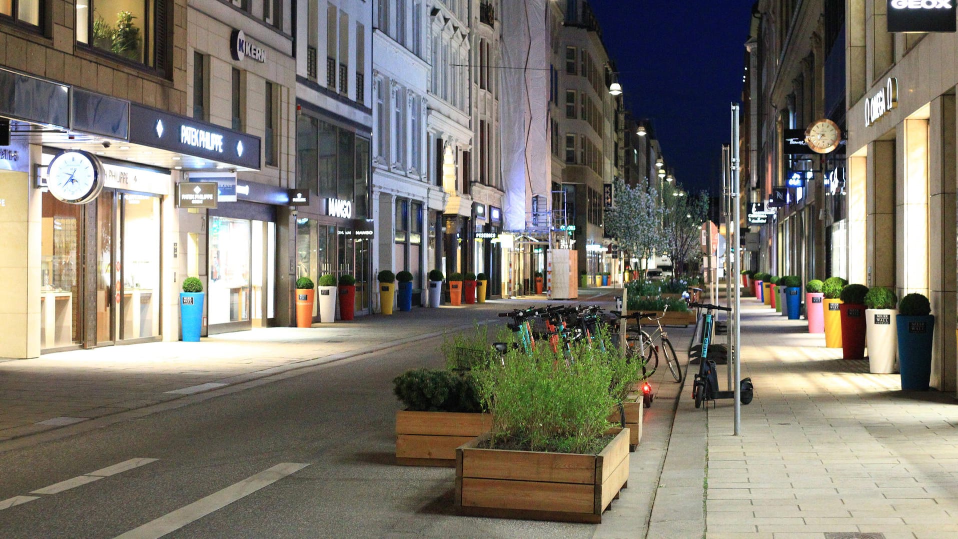 Leere Straßen in Hamburg: Das Bundesverfassungsgericht hat Eilanträge gegen die Ausgangssperre abgewiesen.