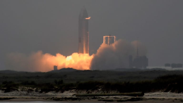 SpaceX-Rakete SN15 hebt in Texas ab: Erstmals ist dem Unternehmen eine Landung geglückt.