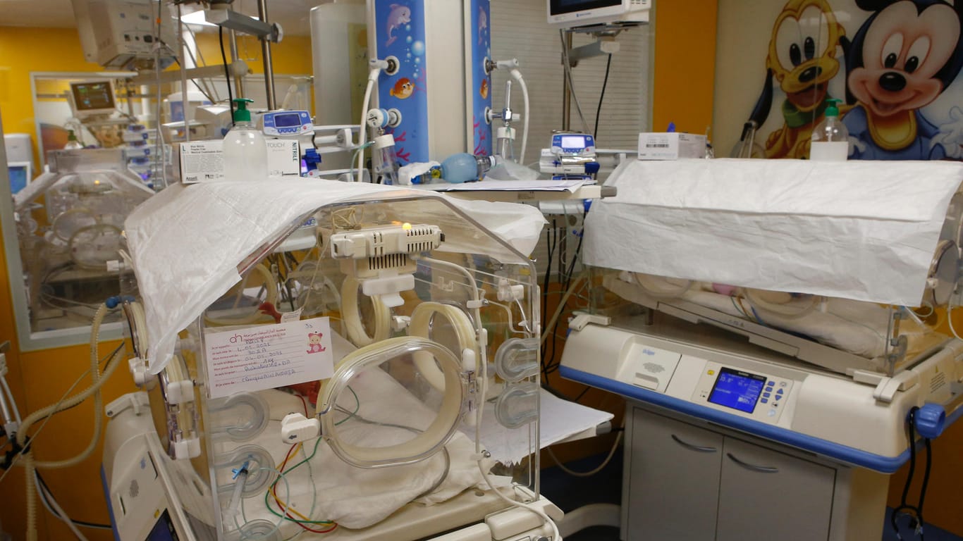 Ein Inkubator auf der Entbindungsstation der Privatklinik von Ain Borja: Eine Frau aus Mali hat Neunlinge zur Welt gebracht.