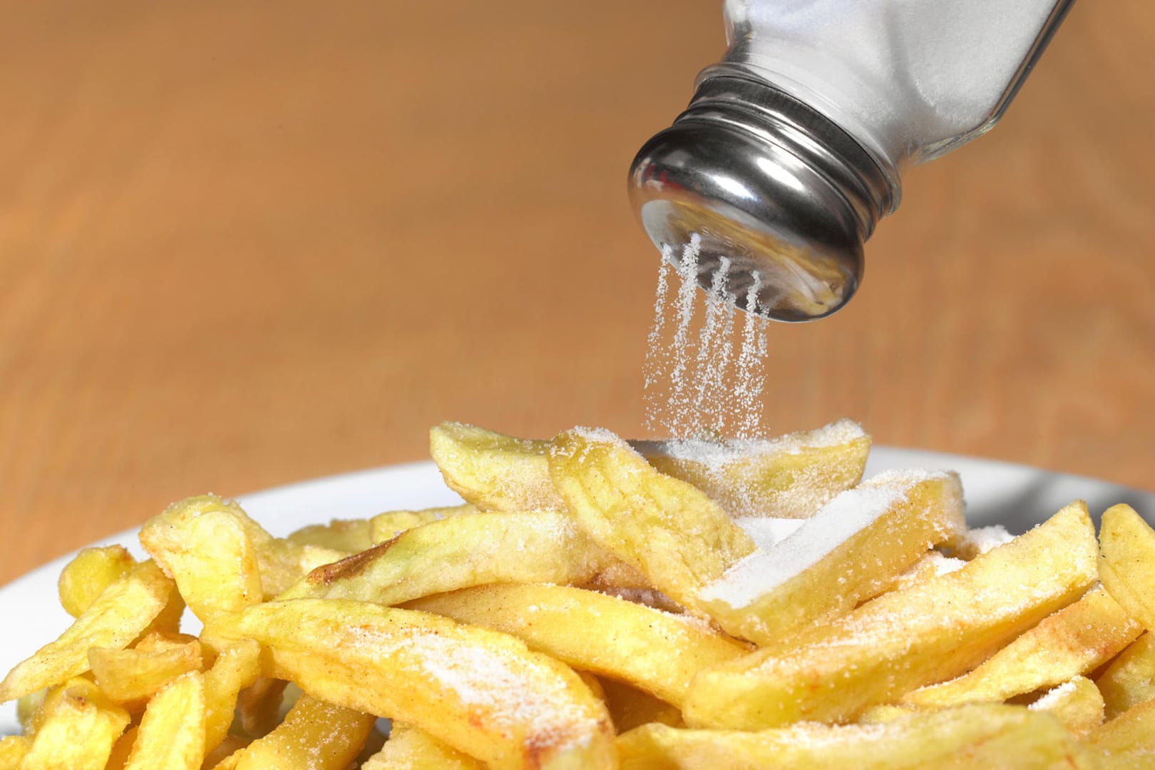 Salz: Zu salzhaltiges Essen kann zu chronischen Krankheiten führen.