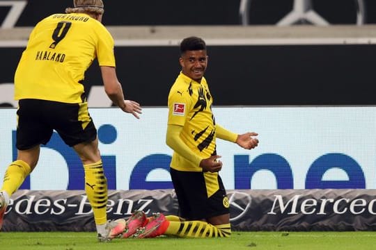 Ansgar Knauff (r) möchte sich bei den BVB-Profis durchsetzen.