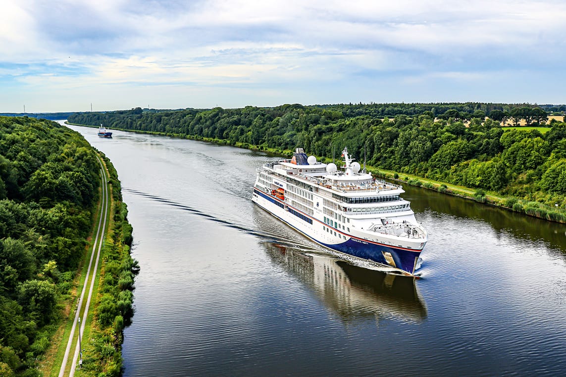 "Hanseatic spirit": Im Spätsommer bricht das Kreuzfahrtschiff zur ersten großen Fahrt auf.