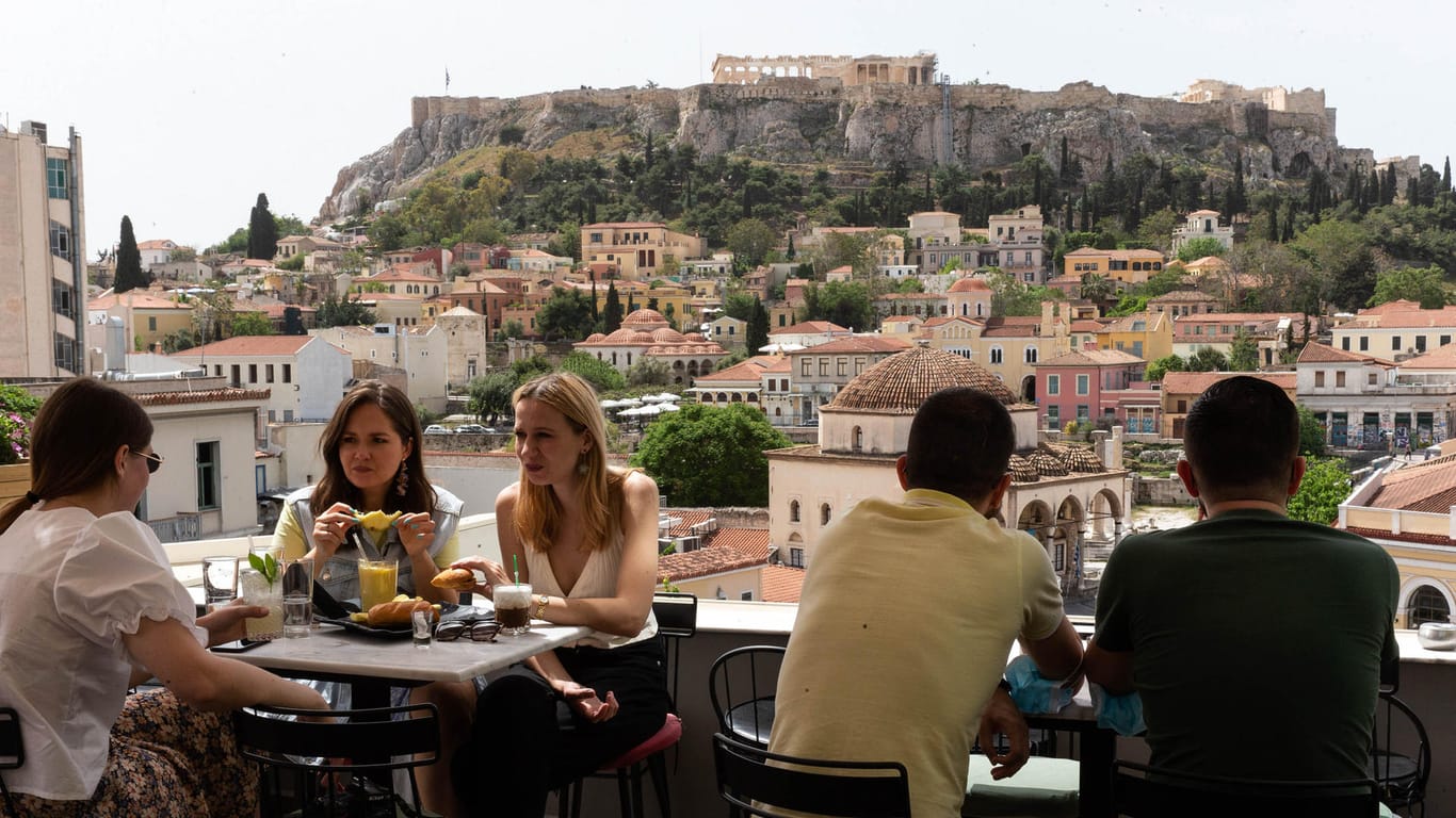 Griechenland: Sechs Monate nach ihrer Schließung wegen der Corona-Pandemie sind die Bars und Tavernen in Griechenland wieder geöffnet worden.