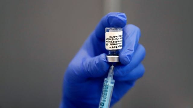 Biontech und Pfizer spenden Corona-Impfstoff für Olympia-Athleten, Trainer und Betreuer. Biontech und Pfizer spenden Corona-Impfstoff für Olympia-Athleten, Trainer und Betreuer.