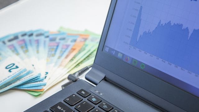 Ein breit gestreutes Aktieninvestment zahlt sich langfristig meist aus. Ein breit gestreutes Aktieninvestment zahlt sich langfristig meist aus.