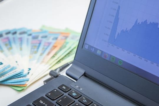 Ein breit gestreutes Aktieninvestment zahlt sich langfristig meist aus. Ein breit gestreutes Aktieninvestment zahlt sich langfristig meist aus.