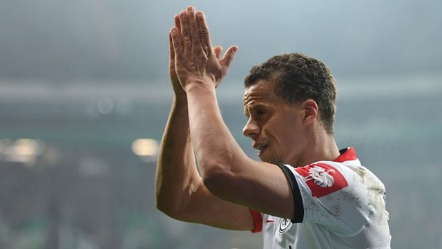 Chandler und Eintracht Frankfurt haben ihre Zusammenarbeit vorzeitig um drei Jahre bis zum 30. Chandler und Eintracht Frankfurt haben ihre Zusammenarbeit vorzeitig um drei Jahre bis zum 30.
