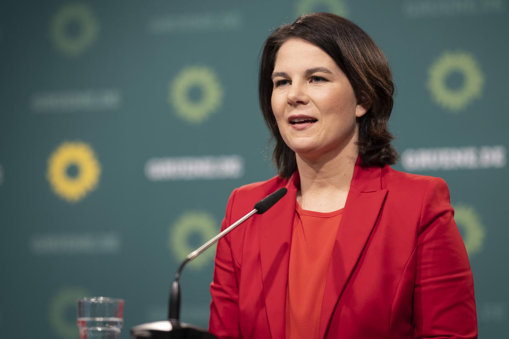 Annalena Baerbock auf einer Pressekonferenz: Die grüne Kanzlerkandidatin liegt mit ihrer Partei vor der CDU, auch in ihren persönlichen Umfragewerten lässt sie Unionskanzlerkandidat Armin Laschet hinter sich.