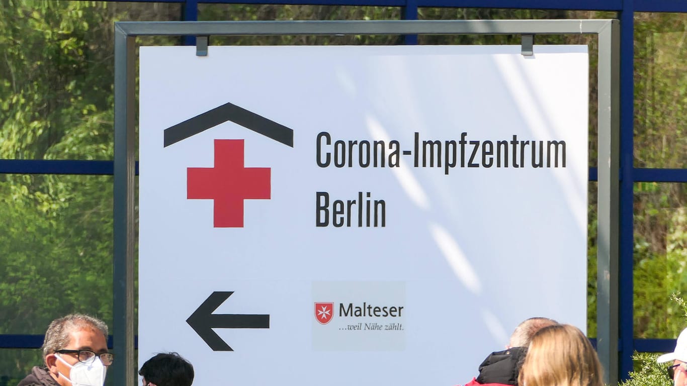 Das Corona-Impfzentrum Messe Berlin (Archivbild): In der Hauptstadt sind schon über eine Millionen Bürger gegen das Coronavirus geimpft worden.