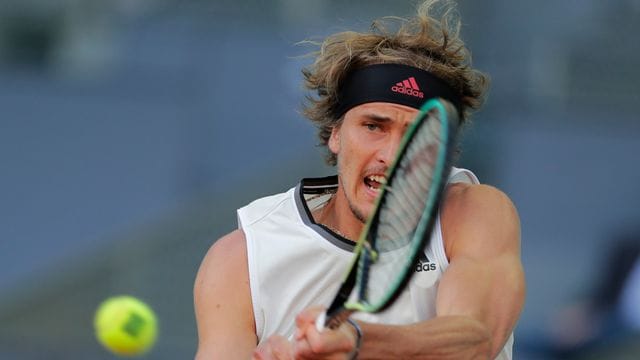 Alexander Zverev trifft im Viertelfinale des ATP-Turniers in Madrid auf Sandplatz-König Rafael Nadal.