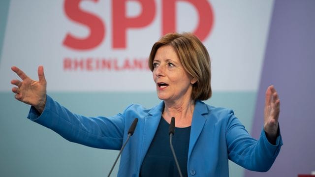 Malu Dreyer, Ministerpräsidentin von Rheinland-Pfalz stellt auf dem digitalen Landesparteitag der SPD in Mainz den Koalitionsvertrag vor.