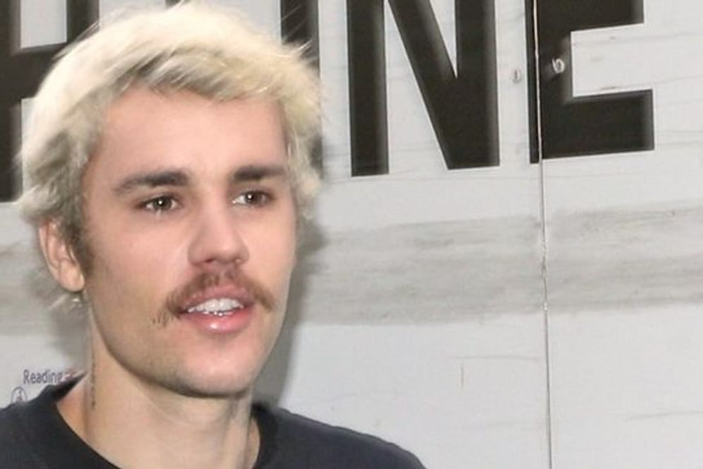 Justin Bieber muss seine Konzertreihe aufgrund der Corona-Pandemie verschieben.