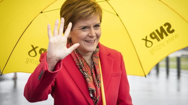 Eine Volksabstimmung zu blockieren, bedeute, den demokratischen Willen der Schotten zu ignorieren, sagte die schottische Regierungschefin Nicola Sturgeon in Richtung London. Eine Volksabstimmung zu blockieren, bedeute, den demokratischen Willen der Schotten zu ignorieren, sagte die schottische Regierungschefin Nicola Sturgeon in Richtung London.