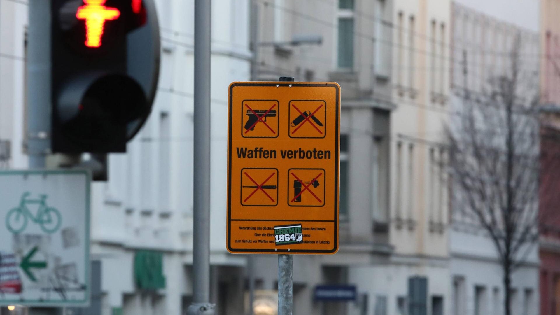 Die Eisenbahnstraße ist Kriminalitätsschwerpunkt (Symbolbild): Seit November 2018 ist sie eine Waffenverbotszone. Die Eisenbahnstraße ist Kriminalitätsschwerpunkt (Symbolbild): Seit November 2018 ist sie eine Waffenverbotszone.