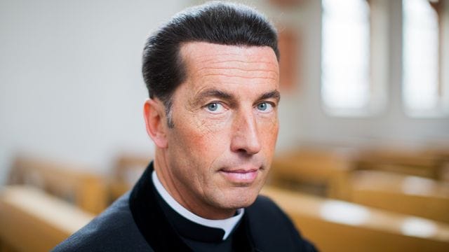 Pfarrer Wolfgang Picken (Archivbild): Er befürchtet hohen Schaden durch Kardinal Woelki für die Kirche.