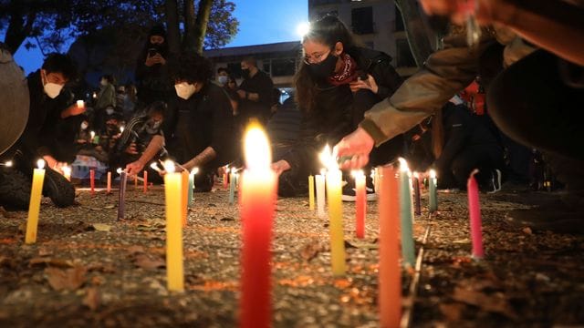 Mahnwache nach regierungskritischen Protesten in Bogota.