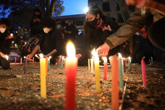 Mahnwache nach regierungskritischen Protesten in Bogota.
