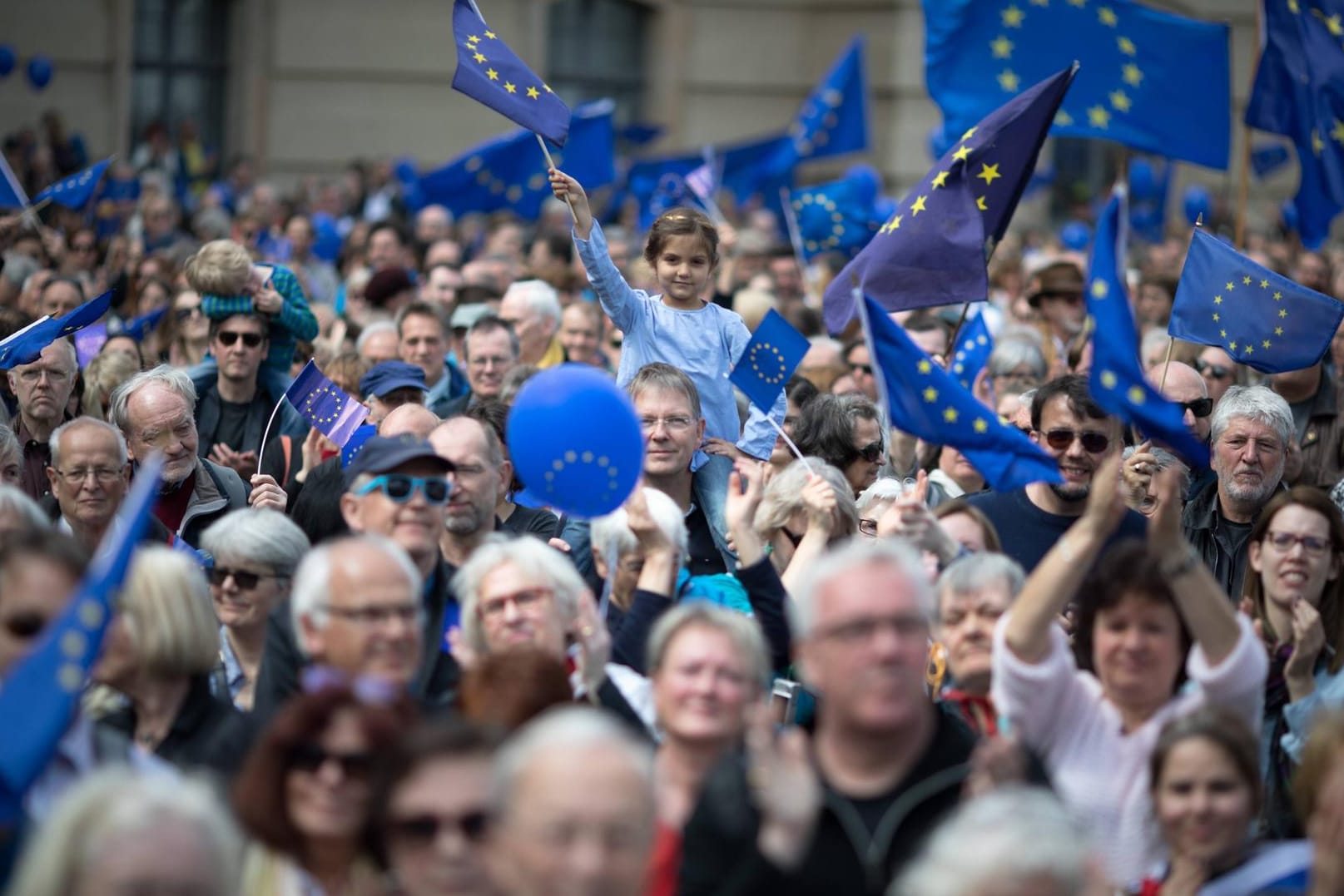 Pro-europäische Demonstranten in Berlin: Wird die Zukunftskonferenz das Versprechen enger Bürgerbeteiligung am Reformprozess einlösen?