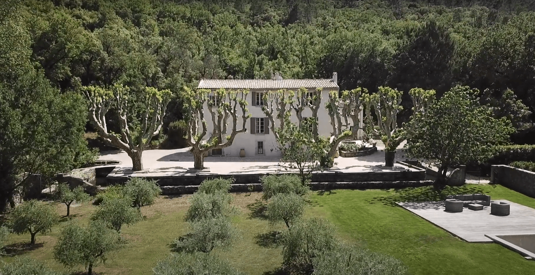 Die 160 Hektar große Anlage mit dem vielsagenden Namen "Domaine du Canadel" umfasst ein Landhaus aus dem 18. Jahrhundert.