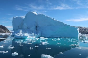 Eisbgerg am Sermikik Fjord in Grönland.