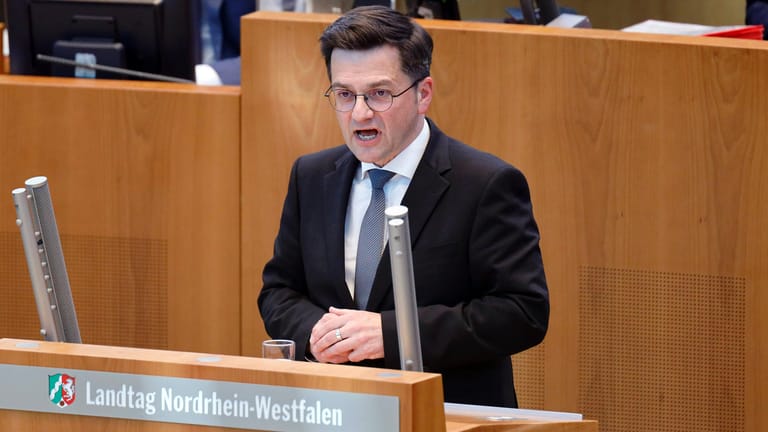 Thomas Kutschaty: Der nordrhein-westfälische SPD-Vorsitzende fordert, den Jahrestag des Kriegsendes zum gesetzlichen Feiertag zu machen.