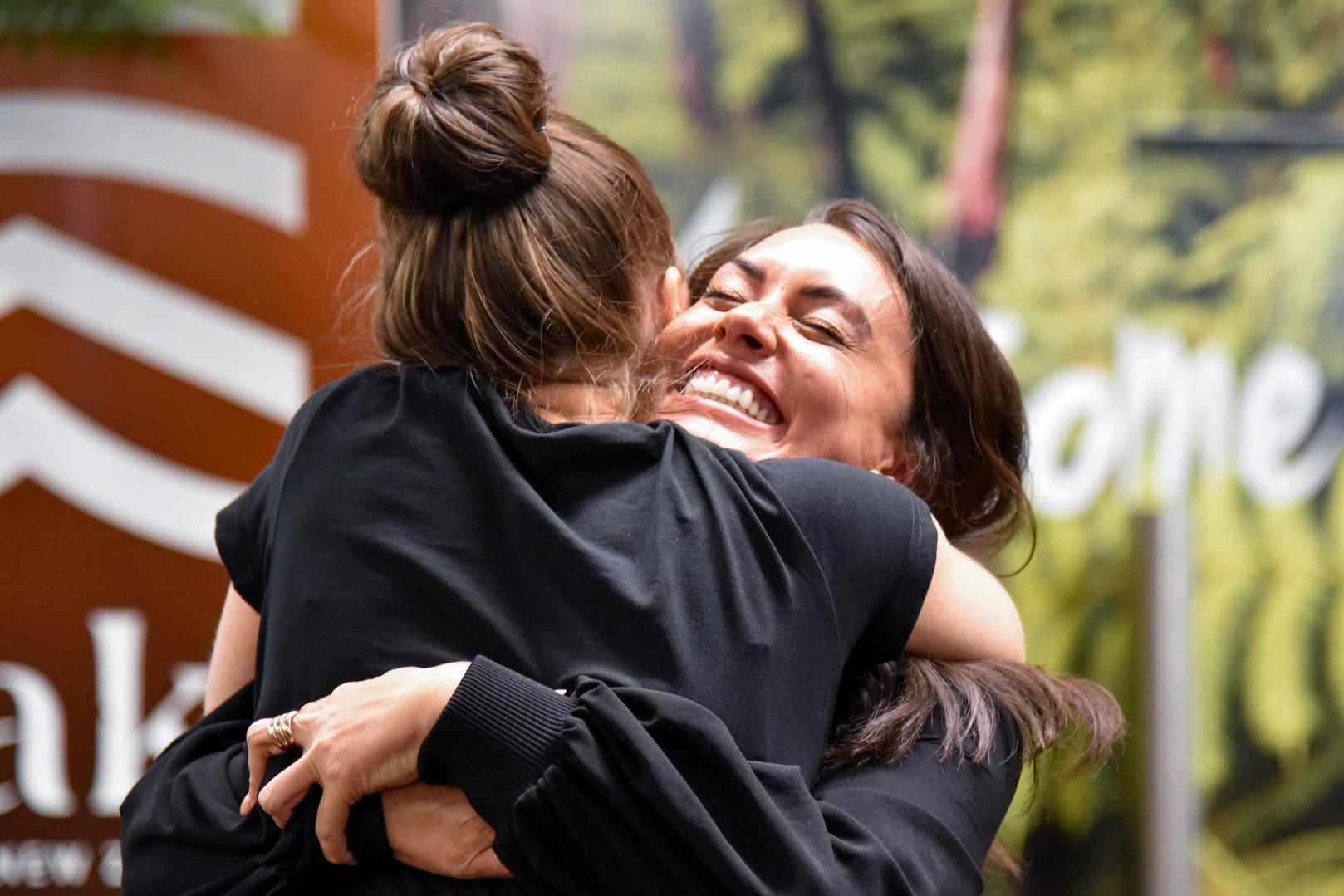 Emotionale Szenen am Flughafen in Neuseeland: Am 19. April landete der erste Flug aus Australien, als die Grenzen wieder geöffnet waren.