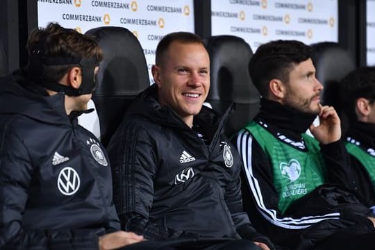 Fußball-Nationaltorhüter Marc André ter Stegen (M.