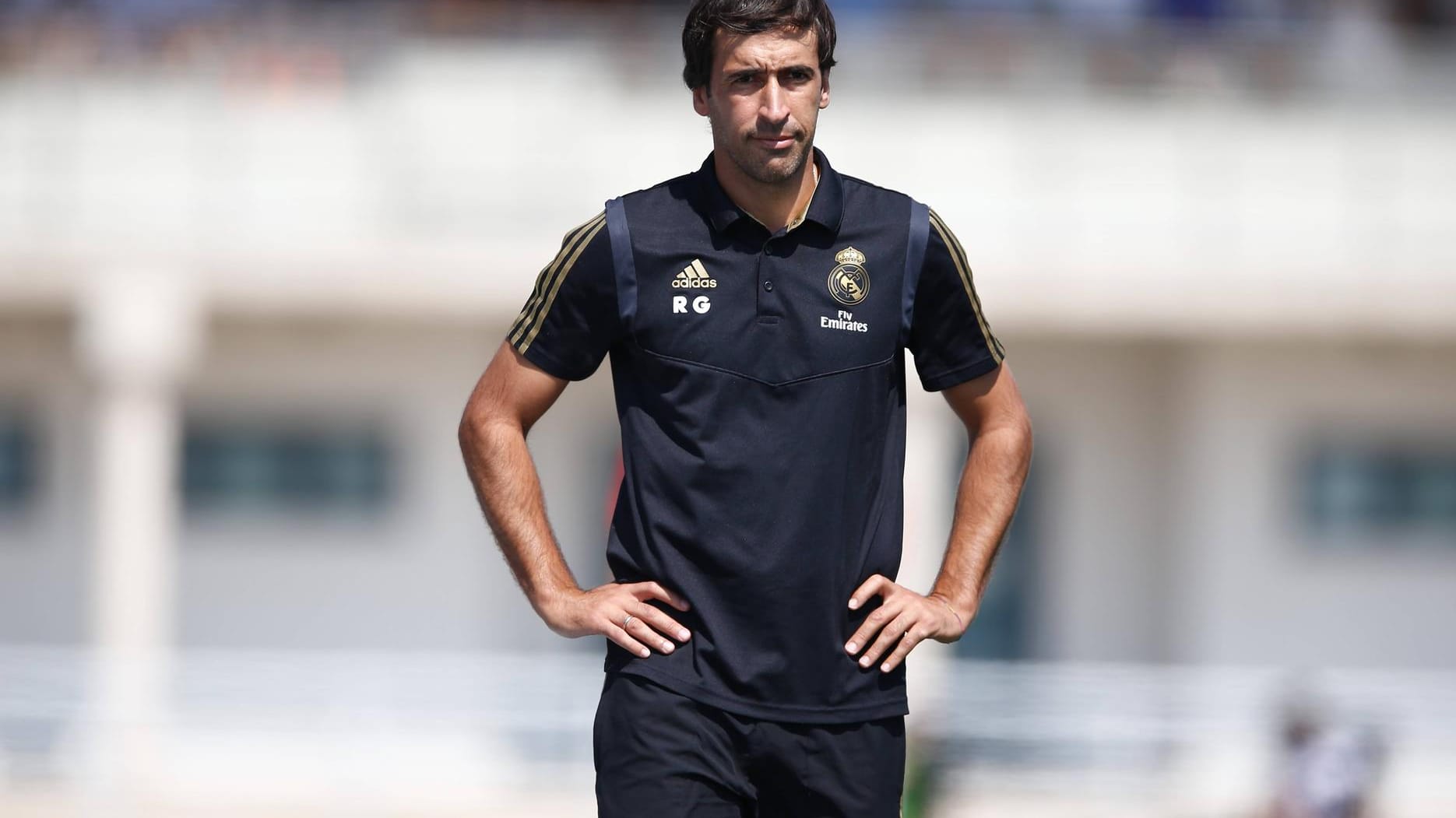 Stürmerlegende Raul, hier als Trainer der 2. Mannschaft von Real Madrid: Der Ex-Torjäger könnte künftig in der Bundesliga trainieren. Stürmerlegende Raul, hier als Trainer der 2. Mannschaft von Real Madrid: Der Ex-Torjäger könnte künftig in der Bundesliga trainieren.