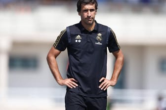 Stürmerlegende Raul, hier als Trainer der 2. Mannschaft von Real Madrid: Der Ex-Torjäger könnte künftig in der Bundesliga trainieren.