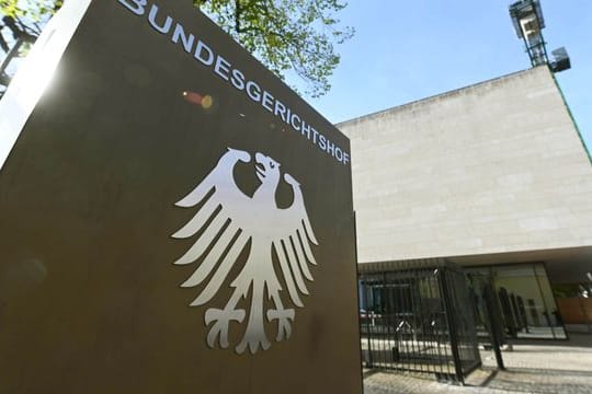 "In Fällen sogenannter Schneeballsysteme ist die Absicht des Täters, Anleger zu schädigen, so greifbar, dass der Sittenverstoß unmittelbar aus dem Gegenstand der Anlage selbst abgeleitet werden kann", heißt es im BGH-Urteil. "In Fällen sogenannter Schneeballsysteme ist die Absicht des Täters, Anleger zu schädigen, so greifbar, dass der Sittenverstoß unmittelbar aus dem Gegenstand der Anlage selbst abgeleitet werden kann", heißt es im BGH-Urteil.